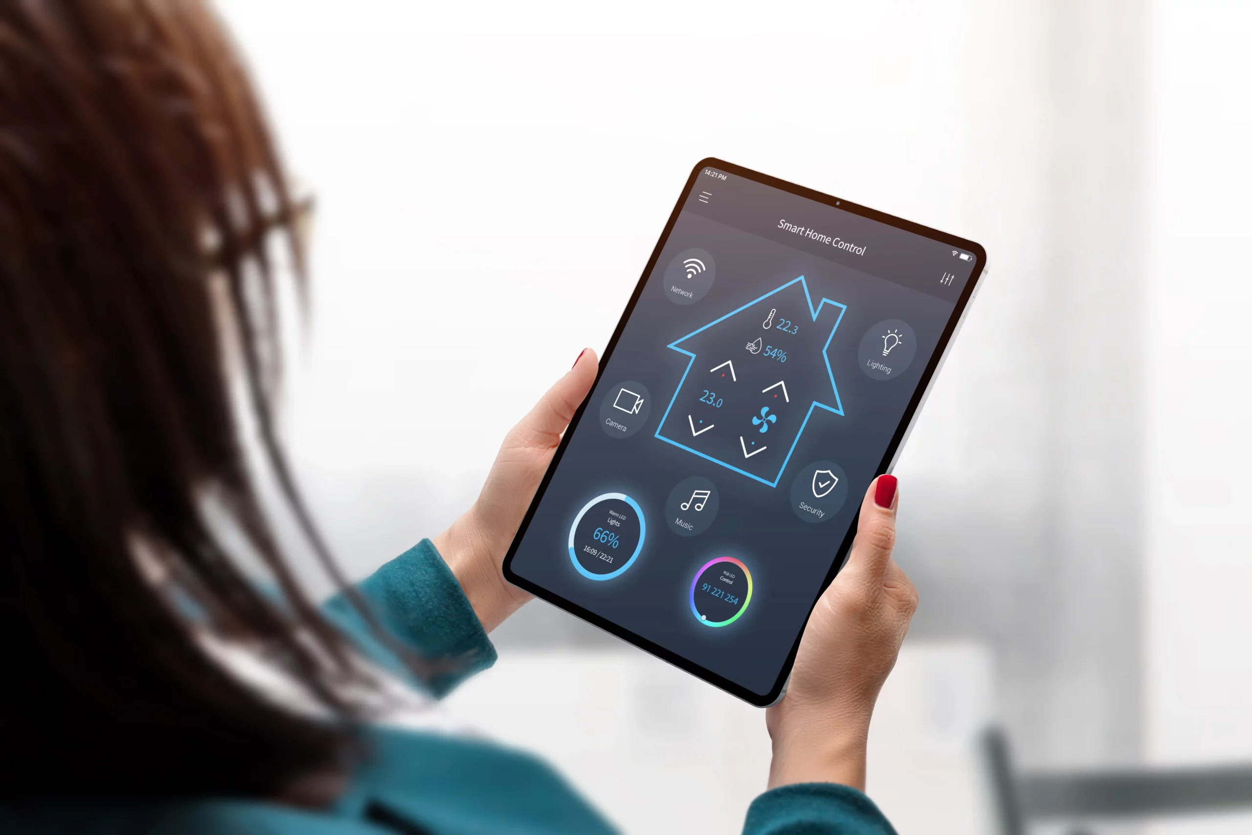 Nos prestations - smart home central control system tablet display concept app design woman hands home interior background scaled